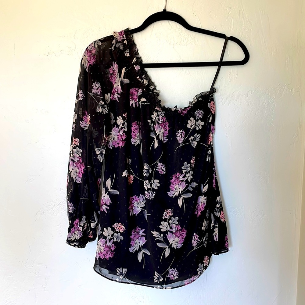 Fun sparkly black/purple one sleeve/off shoulder from WHBM✨
